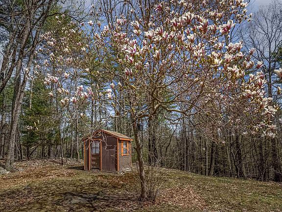 3rd image of 625 Acorn Hill Rd