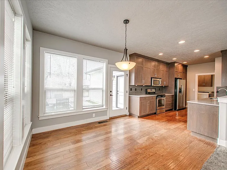 3313 Dewey St — Photo 7