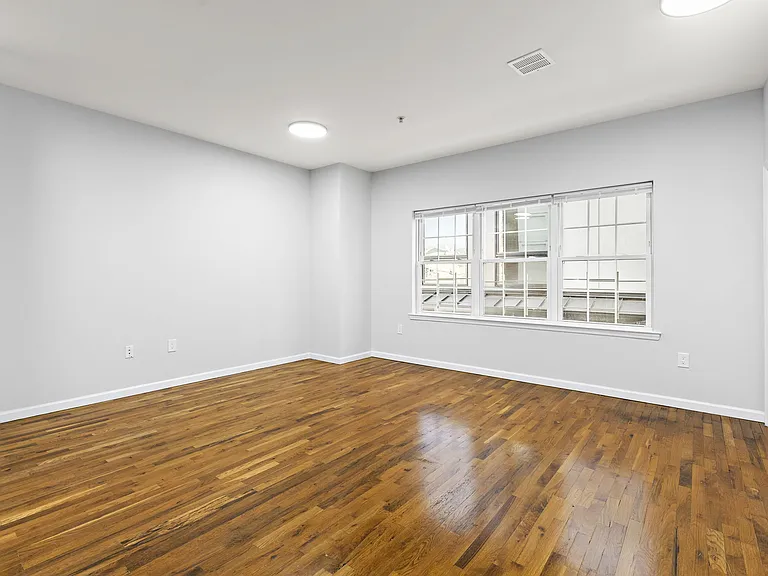 84-86 Astor Street — Photo 16