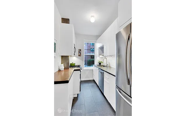 Sold by Douglas Elliman | media 15