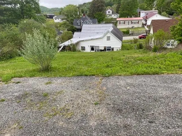 574 Cumberland Ave, Jellico, TN 37762
