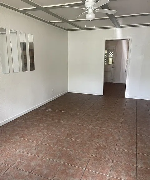 203 E Moore St — Photo 2