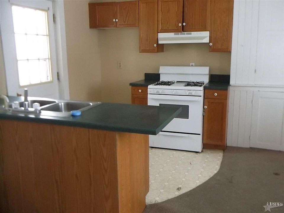 2nd image of 104 S 8th St