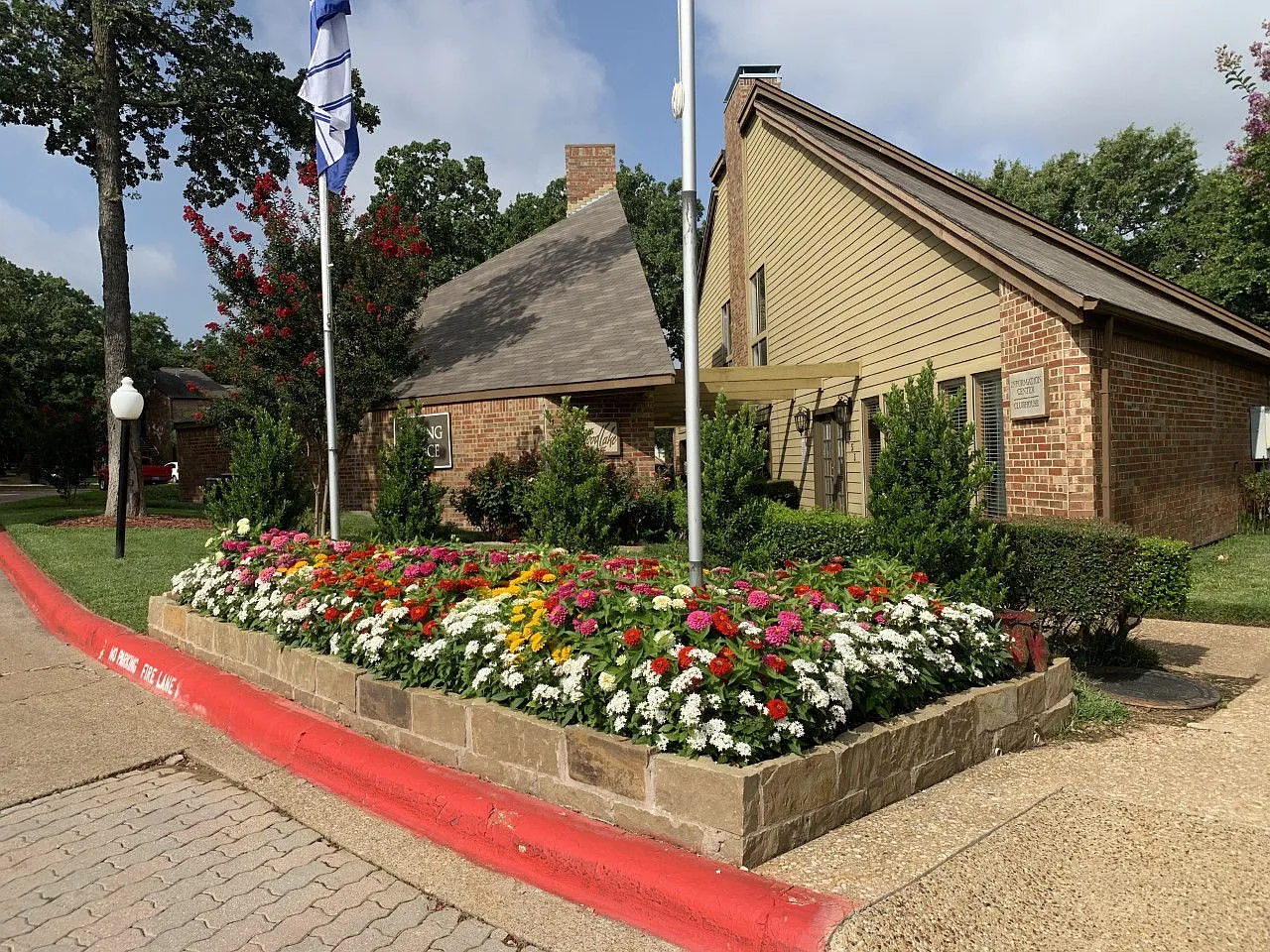 Woodlake Apartments — Photo 3
