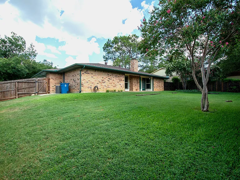 1719 Sagebrush Trl — Photo 26