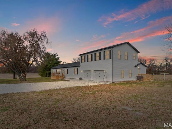 367 NW 175th Ave, Carrollton, IL 62016