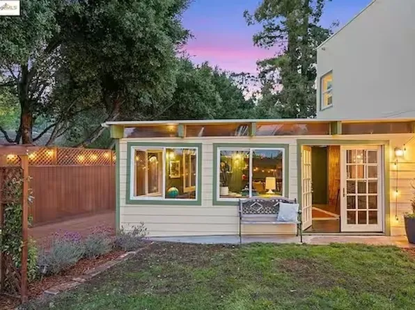 2493 Cordova St, Oakland, CA 94602