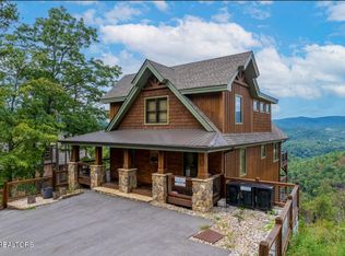 2520 Mountain Holly Way, Sevierville, TN 37862