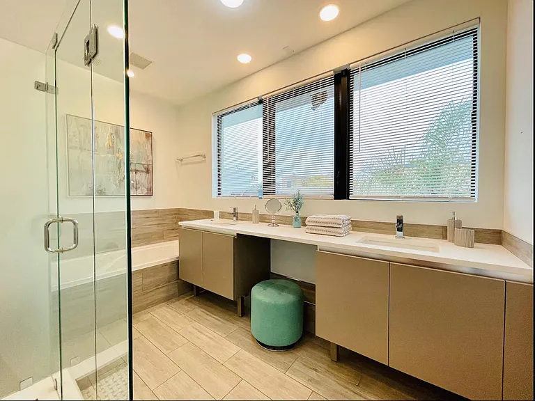 722 NE 15th Ave #1 — Photo 14