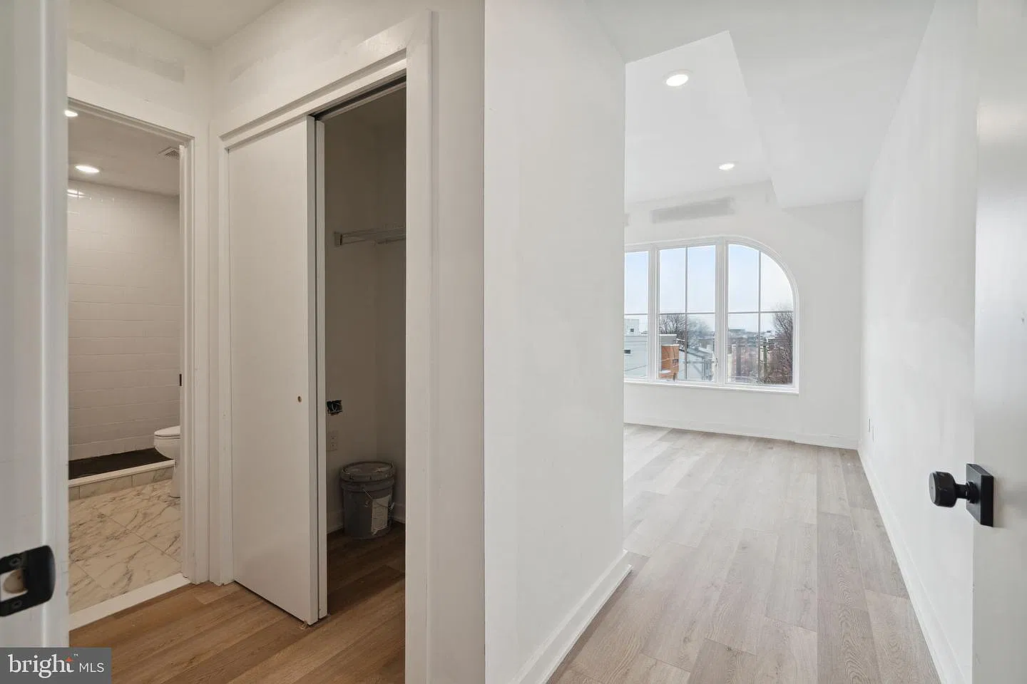 2 bed, 1000 sqft, $2,495 — Photo 4
