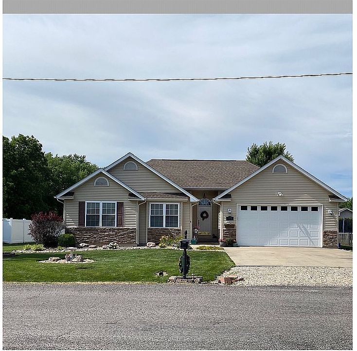 1st image of 323 E Donnewald St