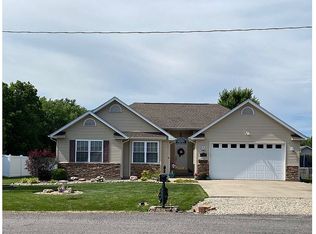 323 E Donnewald St, Worden, IL 62097