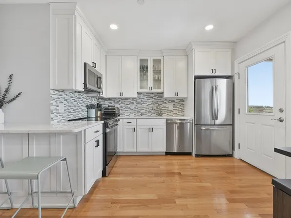214-216 E Eagle St #5, Boston, MA 02128