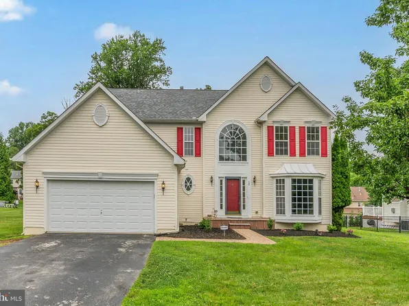 12 Huntingdon Ct, Upper Chichester, PA 19061