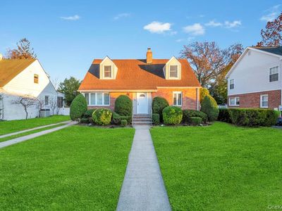 34 Alstead Road, Valley Stream, NY, 11580