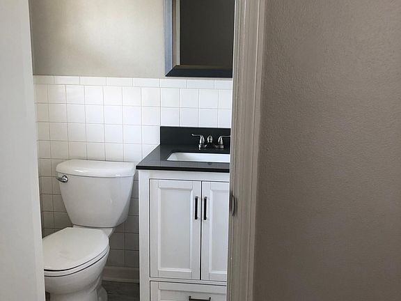 3rd image of 3424 Queens Way
