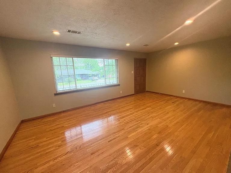 3700 Dallas St — Photo 6