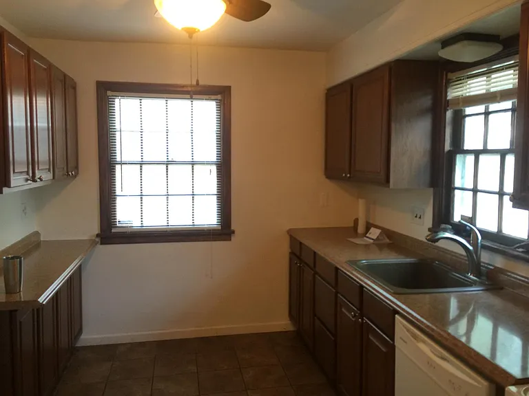 2629 Greenway St — Photo 6