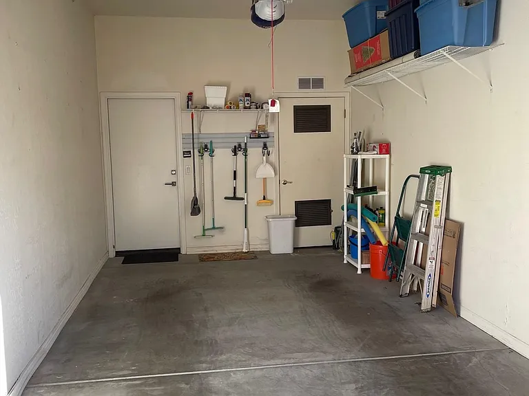 1-car garage w/ storage