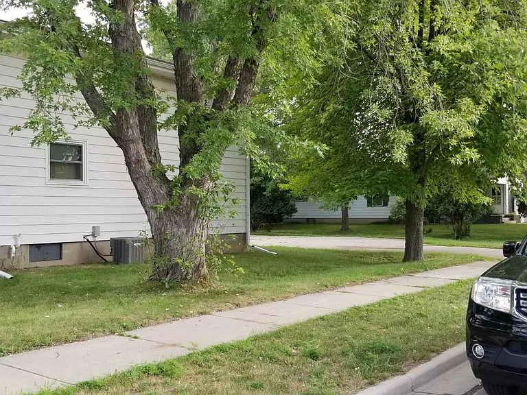 475 Clayton Ave — Photo 5