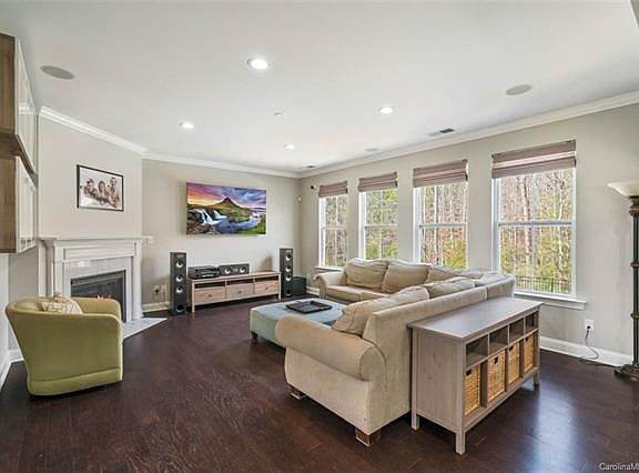 3rd image of 353 Monteray Oaks Cir
