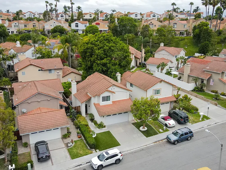 25075 Sanoria St — Photo 3