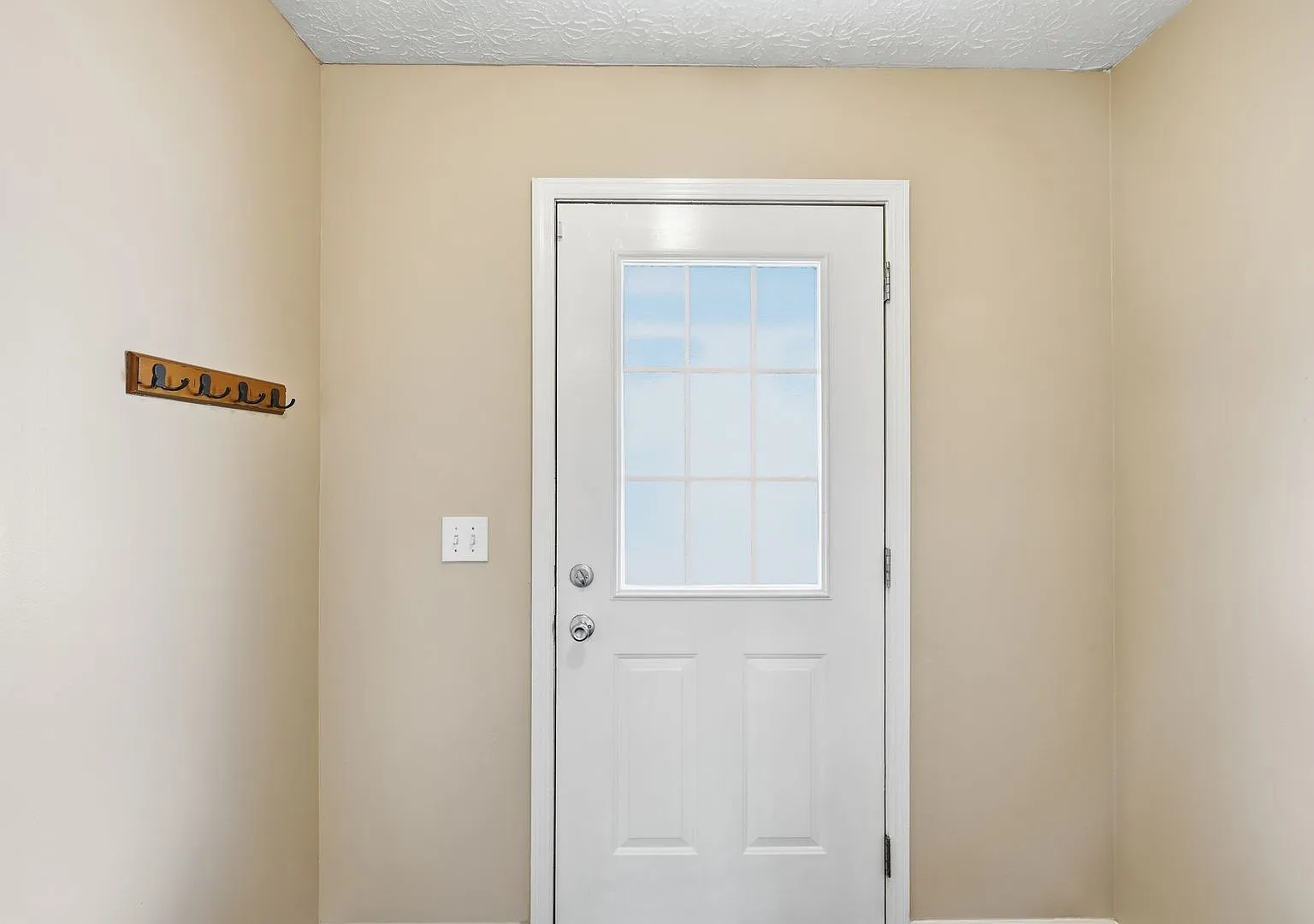 4659 Parrau Dr — Photo 3