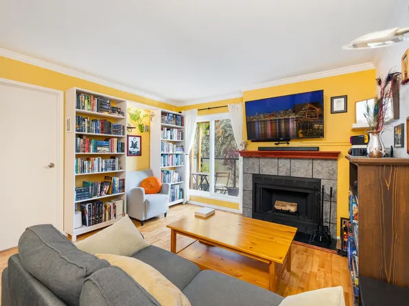 2255 Eton St #308, Vancouver, BC V5L 1C9