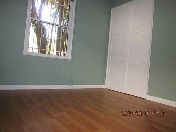 3rd image of 827 1/2 N Hayworth Ave