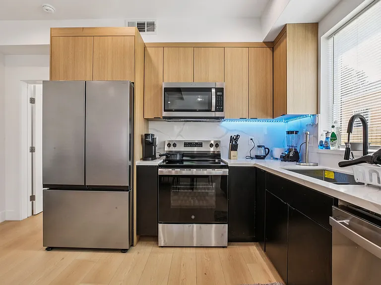 1256 W 36th St #1-10 — Photo 7