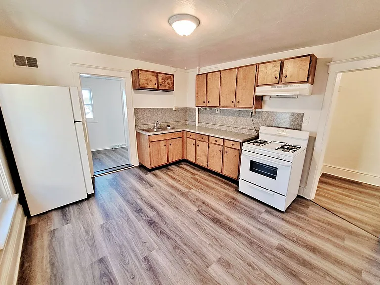 118 S Franklin St — Photo 9