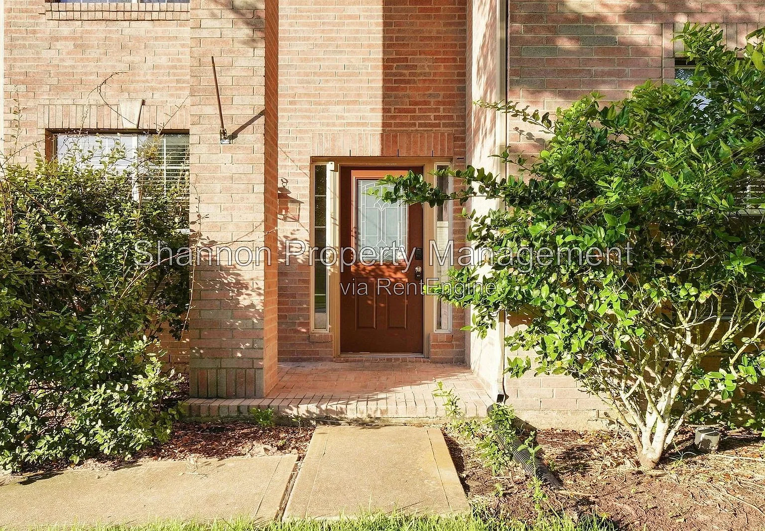 4 bed, 2.5 bath, 2742 sqft, $2,450 — Photo 3