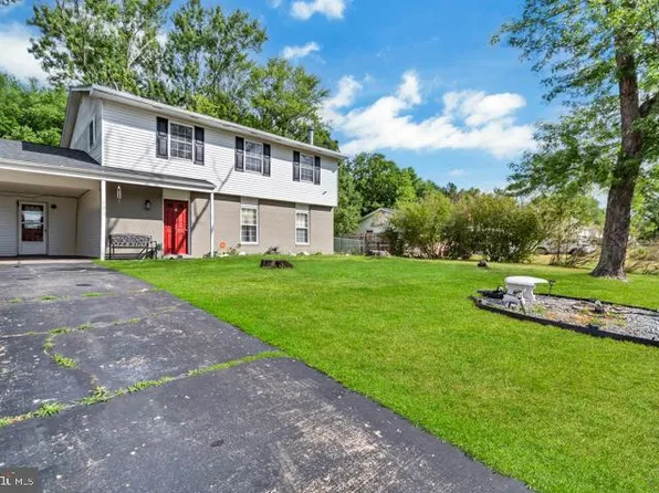702 University Dr, Waldorf, MD 20602
