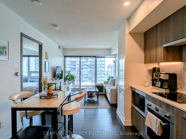 17 Bathurst St, Toronto, ON