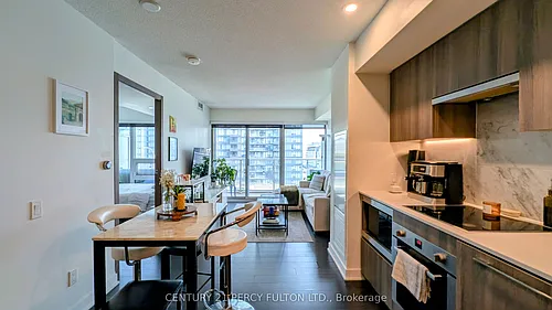 17 Bathurst St #808 Photo 1