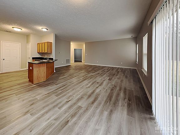 4th image of 2601 Auburn Ct