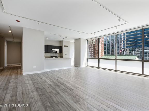 4th image of 8 E Randolph St Unit 1104