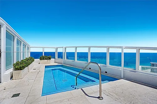 4401 Collins Ave #PENTHOUSE Photo 1
