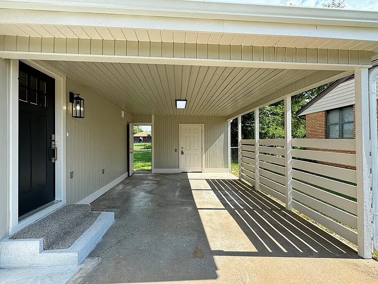 1442 E Broadway St — Photo 11