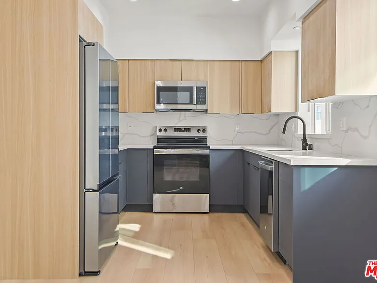 1709 S Burnside Ave #17091/2 — Photo 13