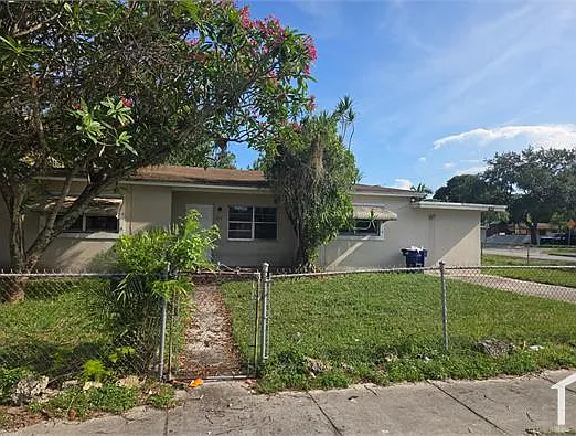 1570 NW 133rd St — Photo 2