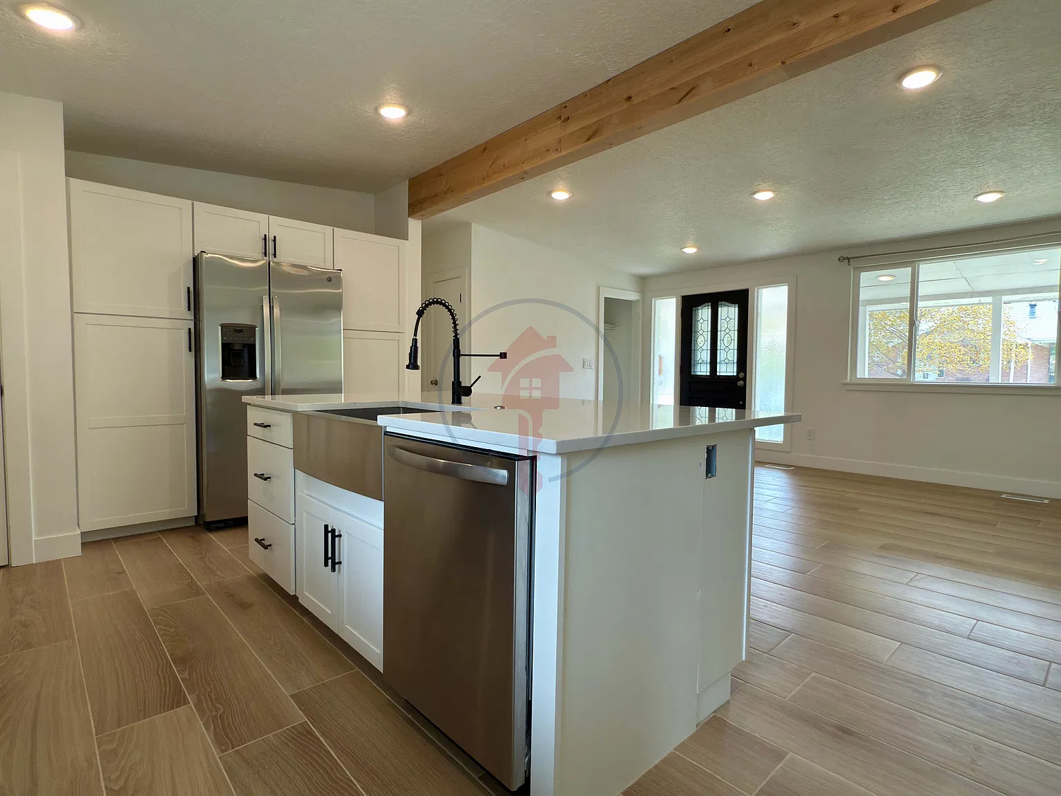Stansbury Ave Duplex — Photo 1