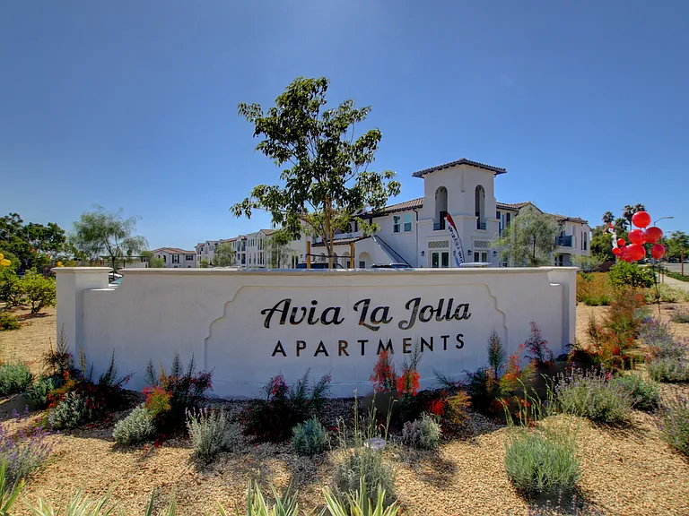 Avia La Jolla — Photo 127