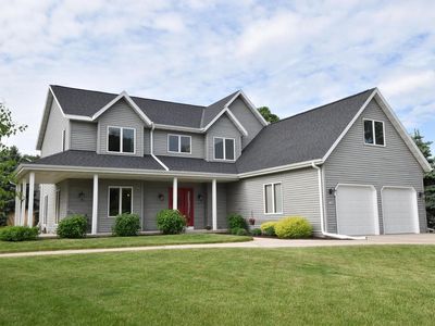 765 Park View DRIVE, Oconomowoc, WI, 53066