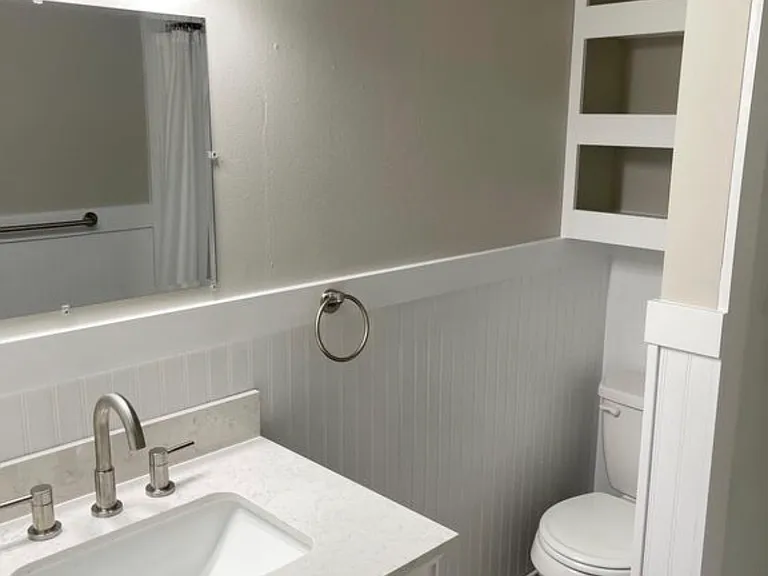 2437 S Kings Ave — Photo 3