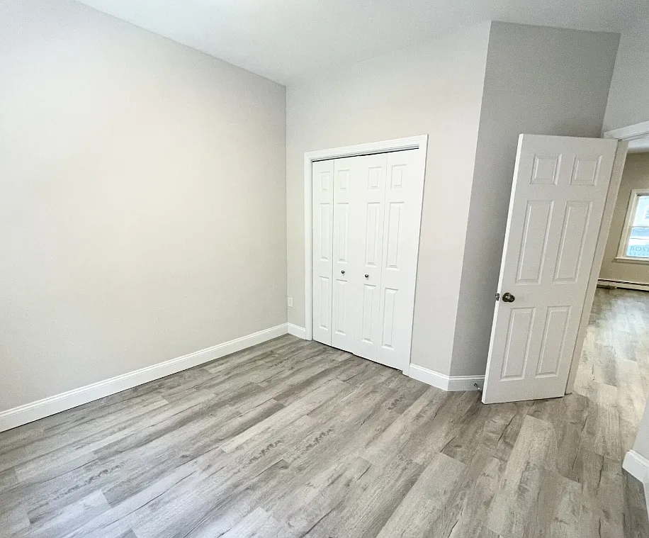 4 bed, $6,600 — Photo 2