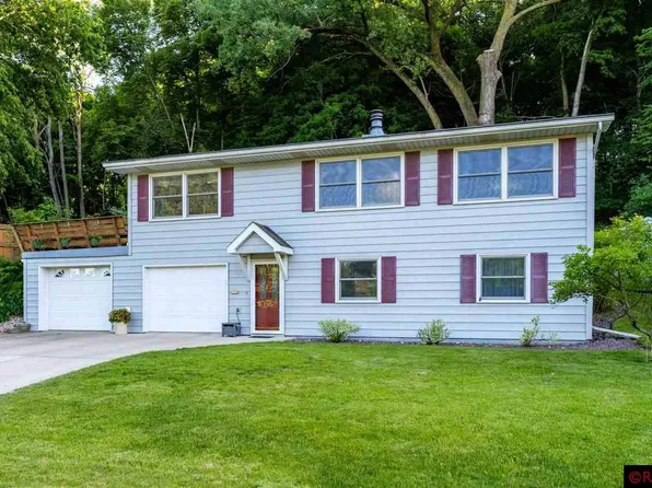 15 Sunrise Dr, New Ulm, MN 56073