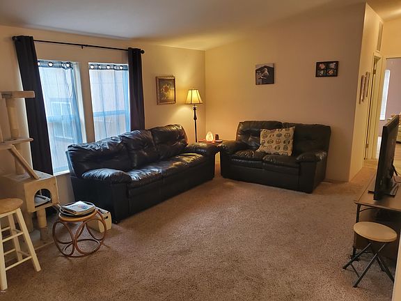 5th image of 2925 NE 45th St