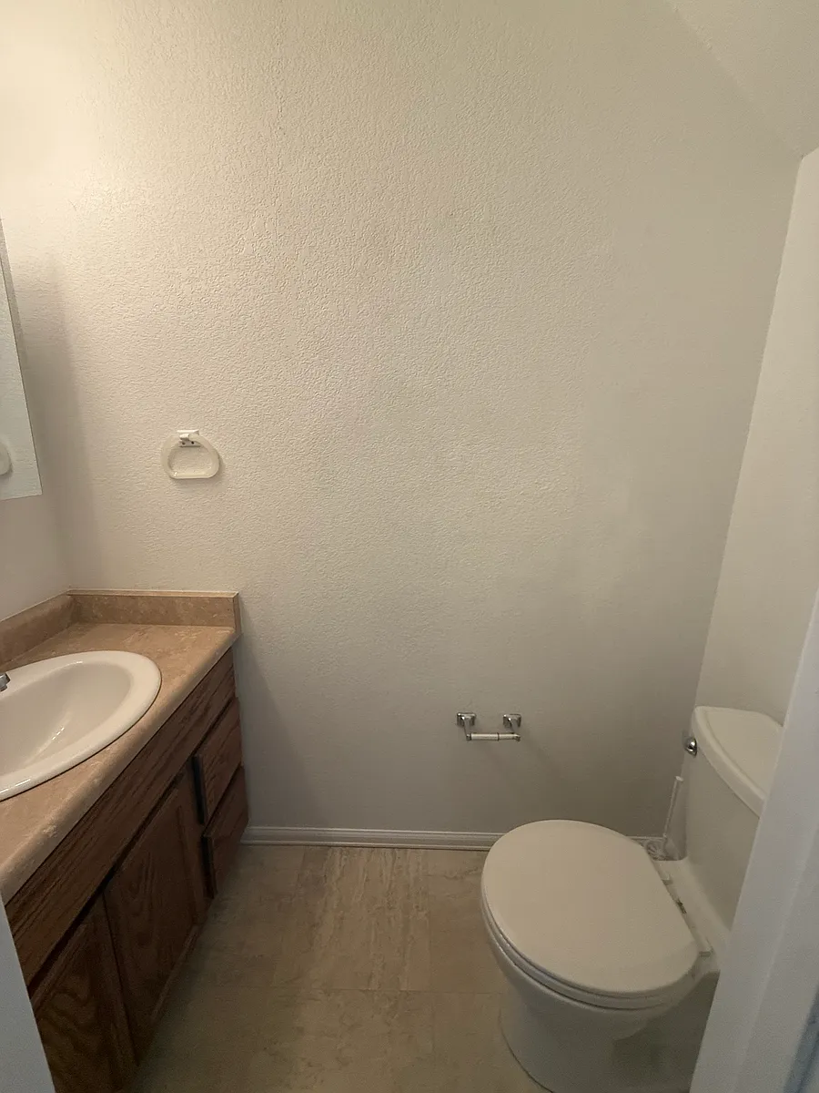 Building Photo - 555 Garfield Dr #4