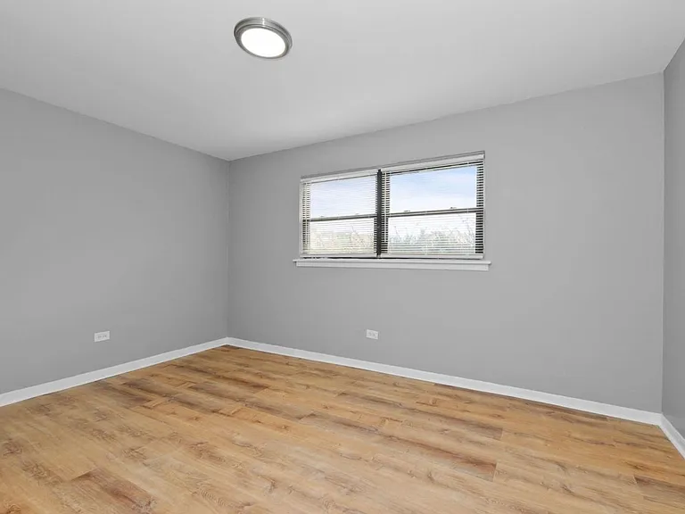 7900 S. Paxton Ave. — Photo 7